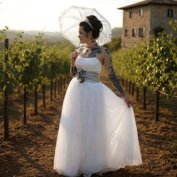 Wedding Dress – Joanies Bridal – White – Ball Gown Strapless Corset Back – Sz 6 - Picture 3 of 11